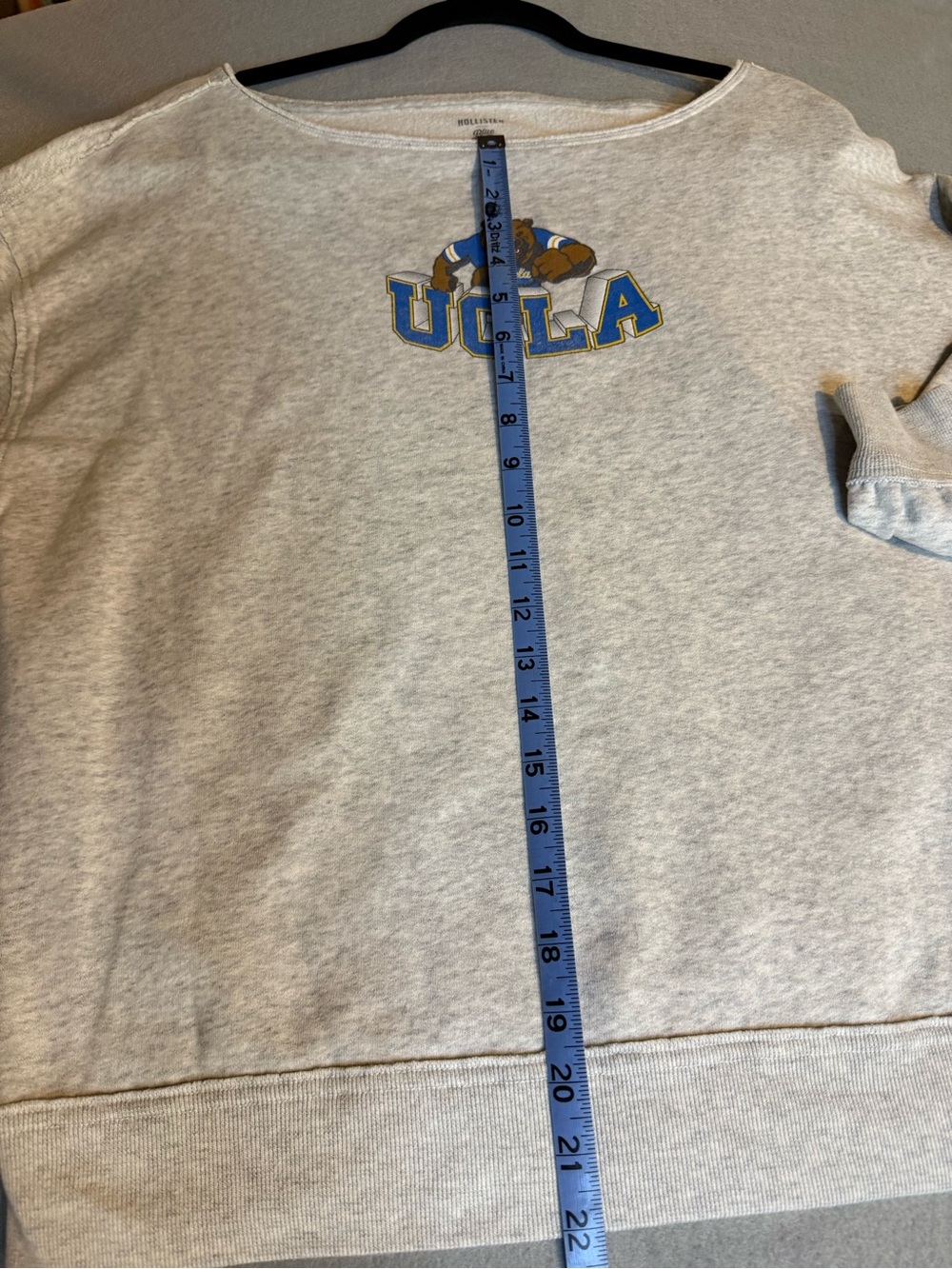 Woman’s Hollister Off-the-Shoulder UCLA Pullover in Light Gray Size Small - Picture 7 of 9